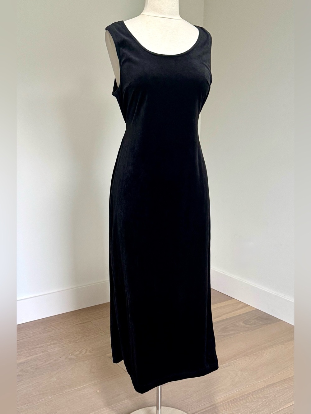 JR Bentley 8 Black Velvet Maxi Dress Sleeveless Y2K NWOT Back Tie Sexy Festive